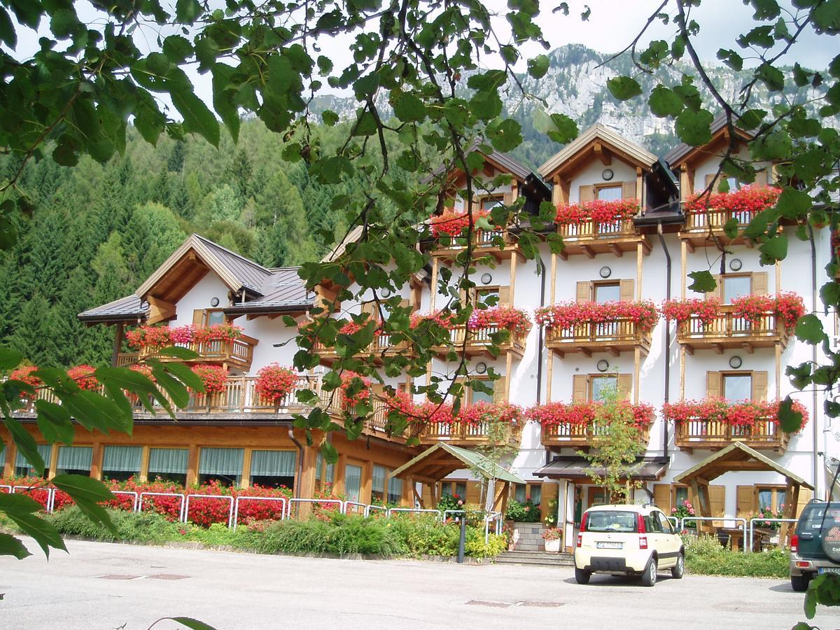 Kapriol Hotel Castello Tesino Ngoại thất bức ảnh